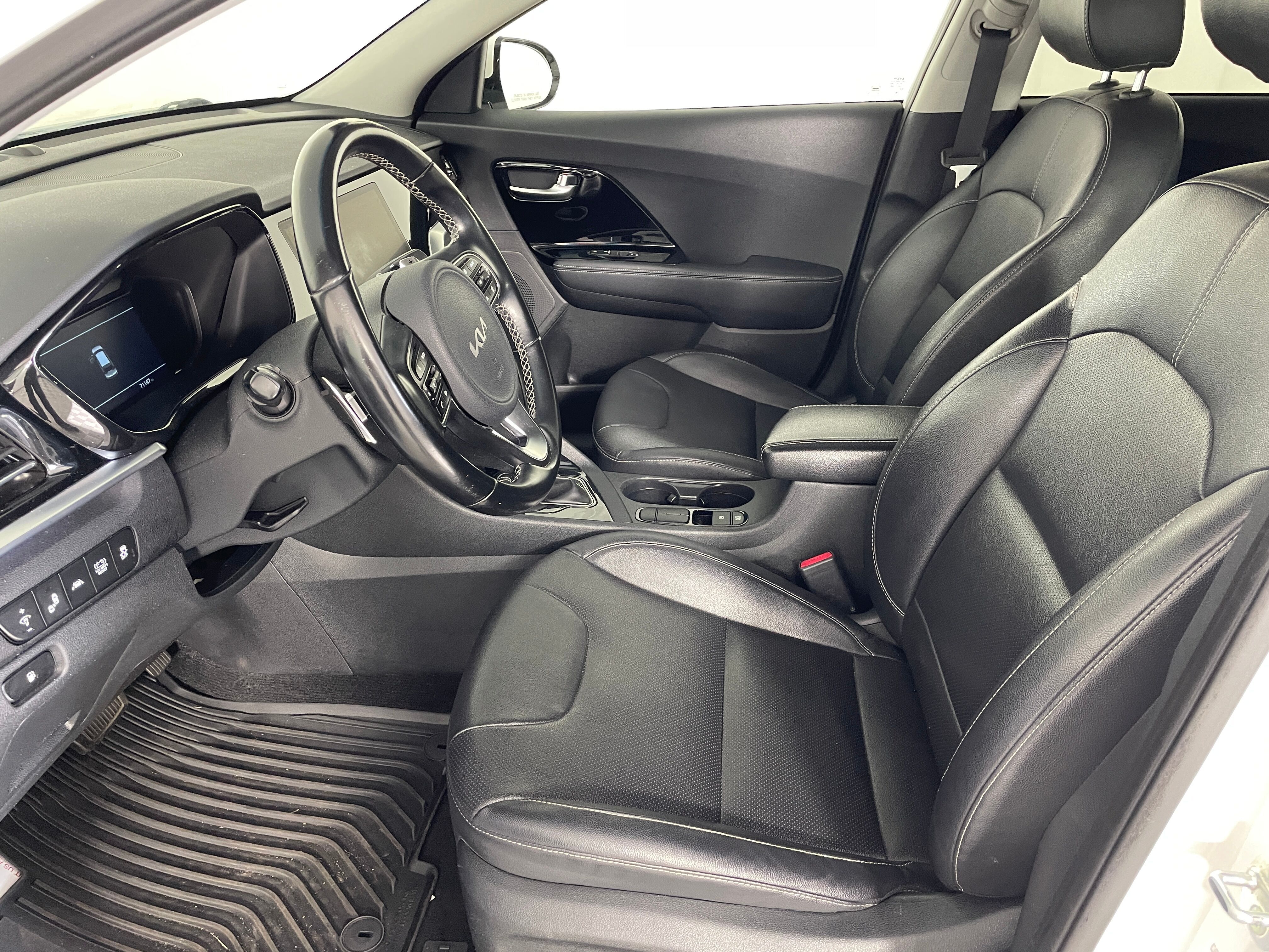 Used 2022 Kia Niro Touring SE SUV