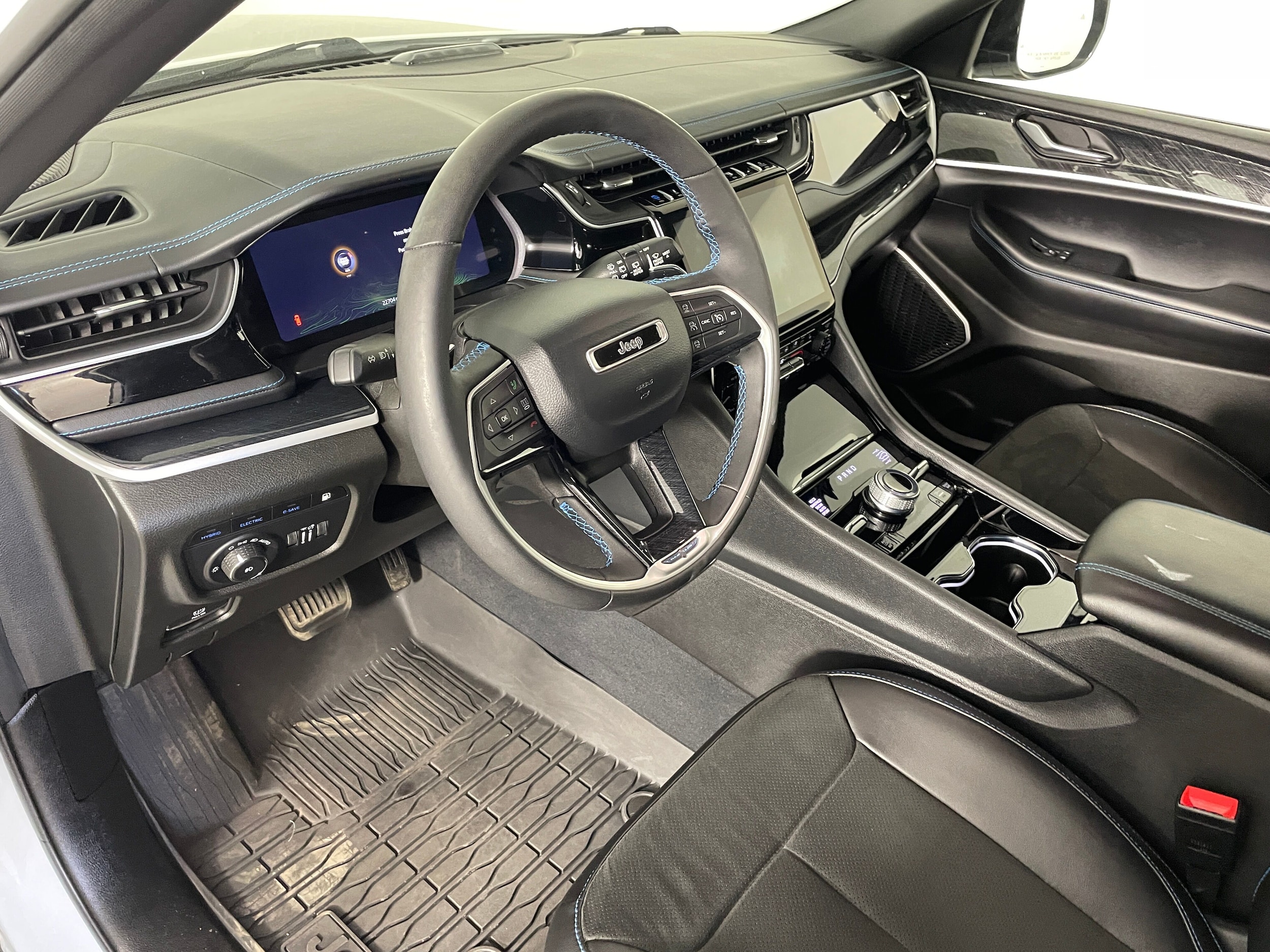 2022 Jeep Grand Cherokee 4xe Trailhawk photo 2