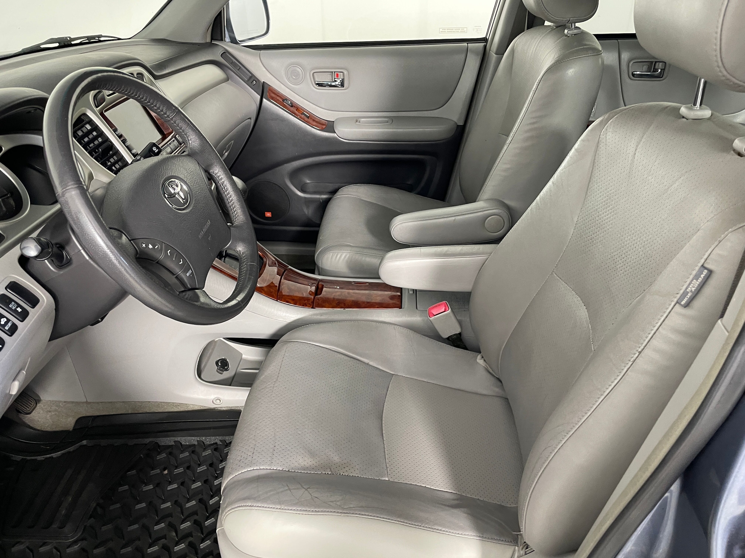 Used 2005 Toyota Highlander Base with VIN JTEDP21A850068310 for sale in Bremerton, WA