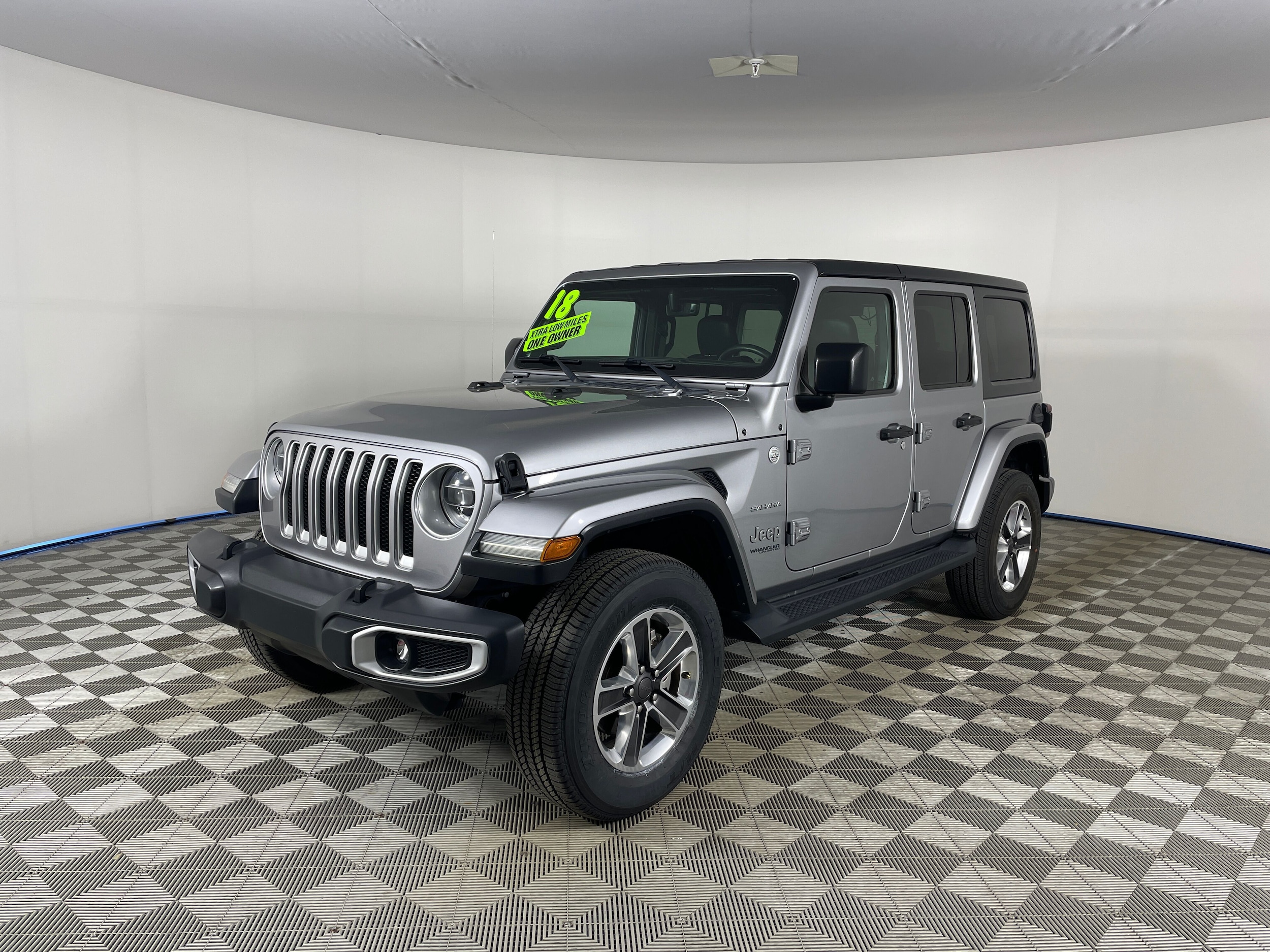 2018 Jeep Wrangler Unlimited Sahara 4x4 photo 1