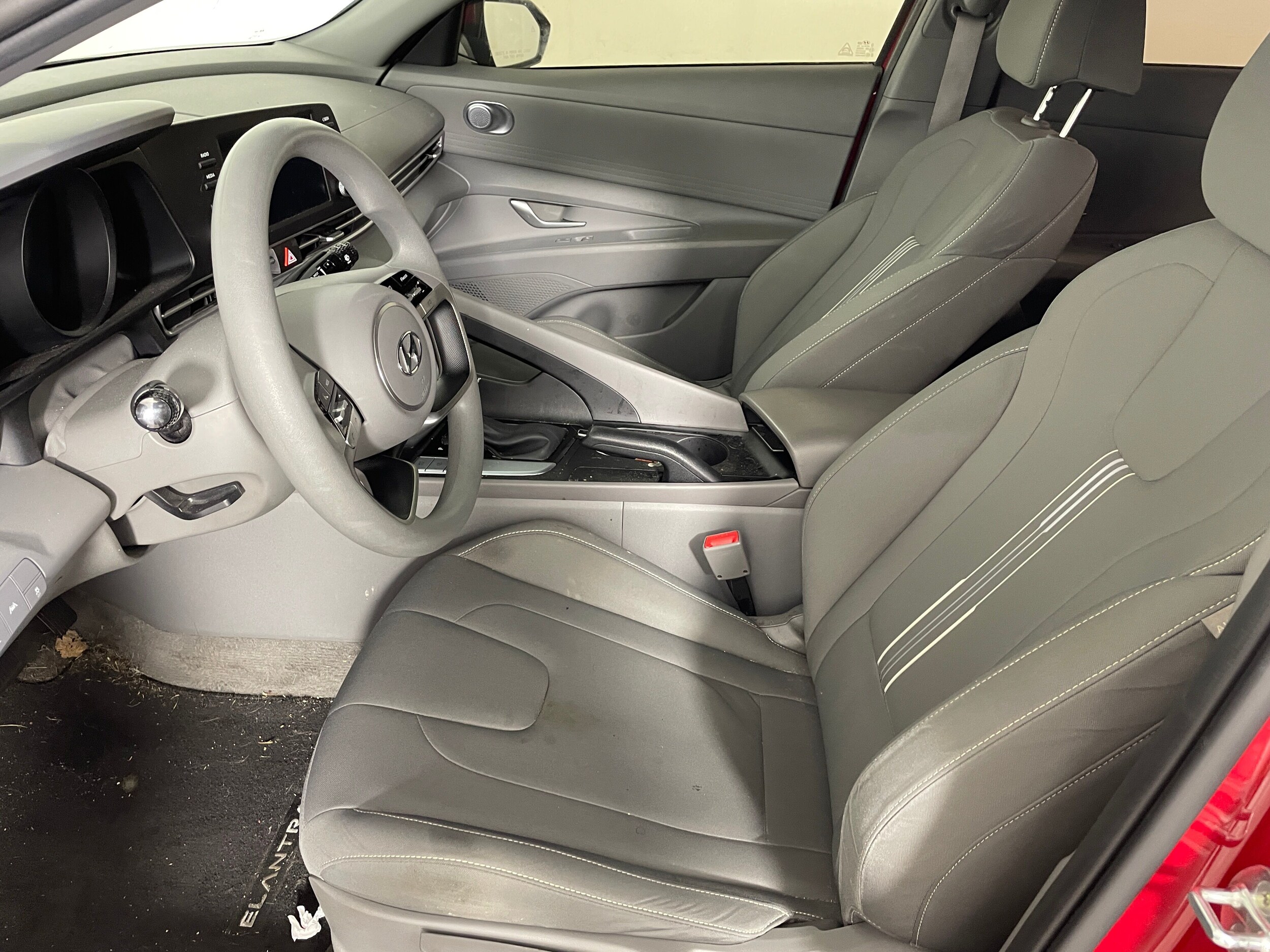 2023 Hyundai Elantra SEL photo 2