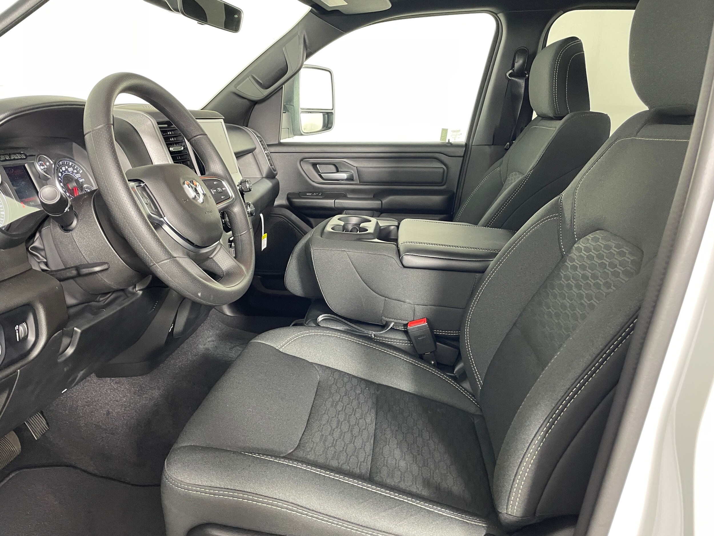 2025 Ram 1500 Tradesman photo 2