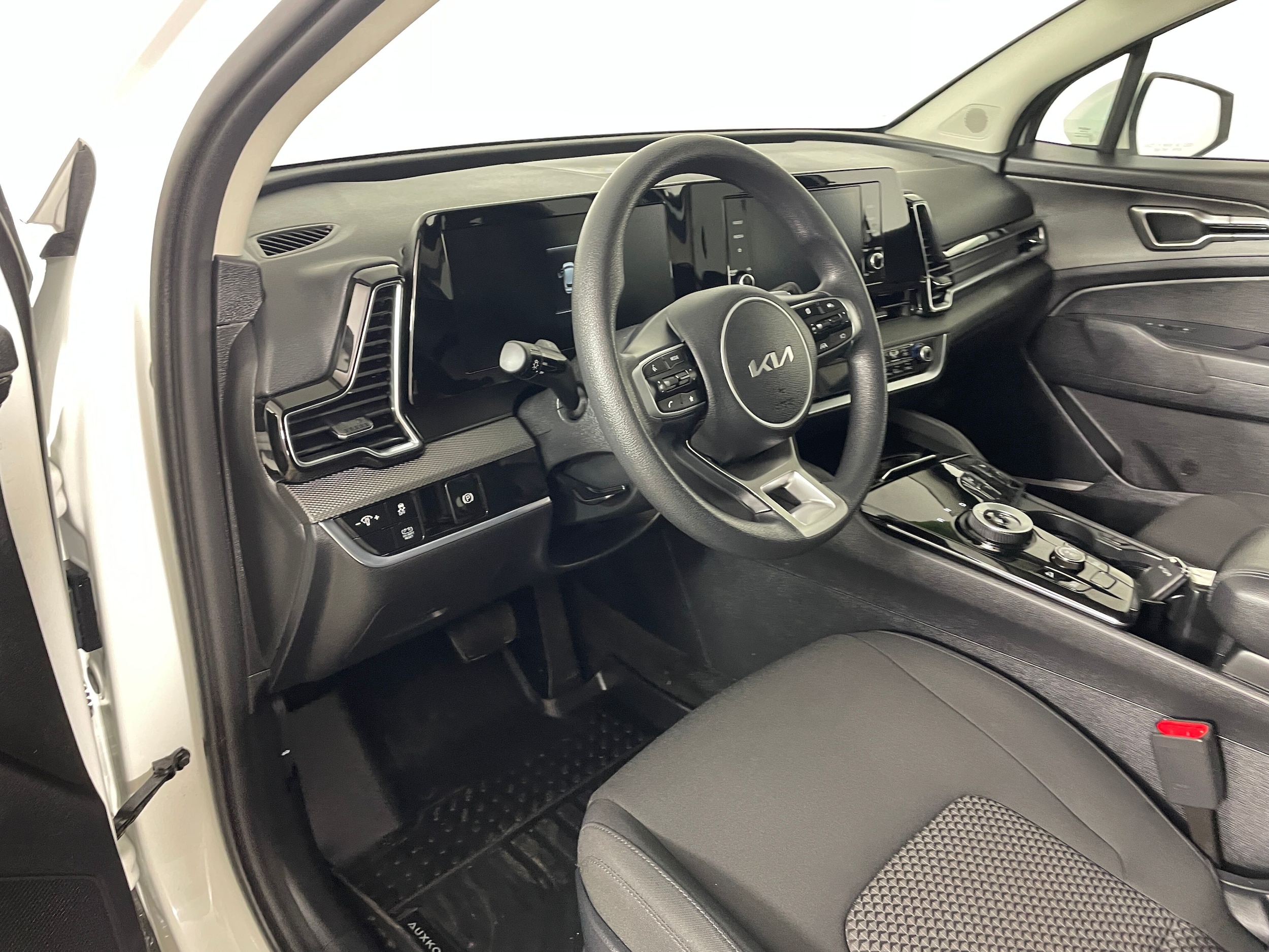 2023 Kia Sportage Hybrid LX photo 2