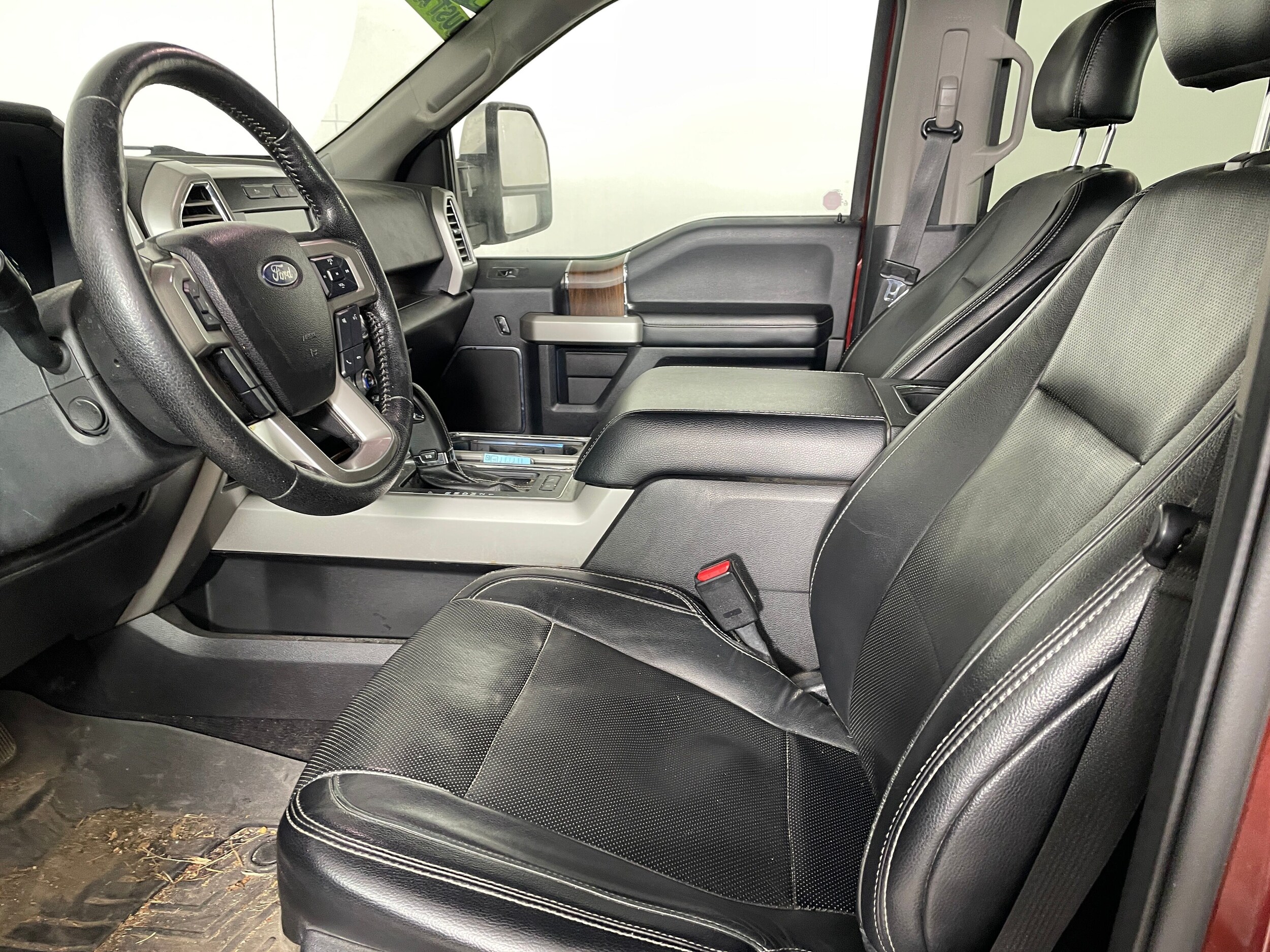 2016 Ford F-150 Lariat photo 2