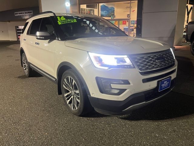 2016 Ford Explorer Platinum photo 2