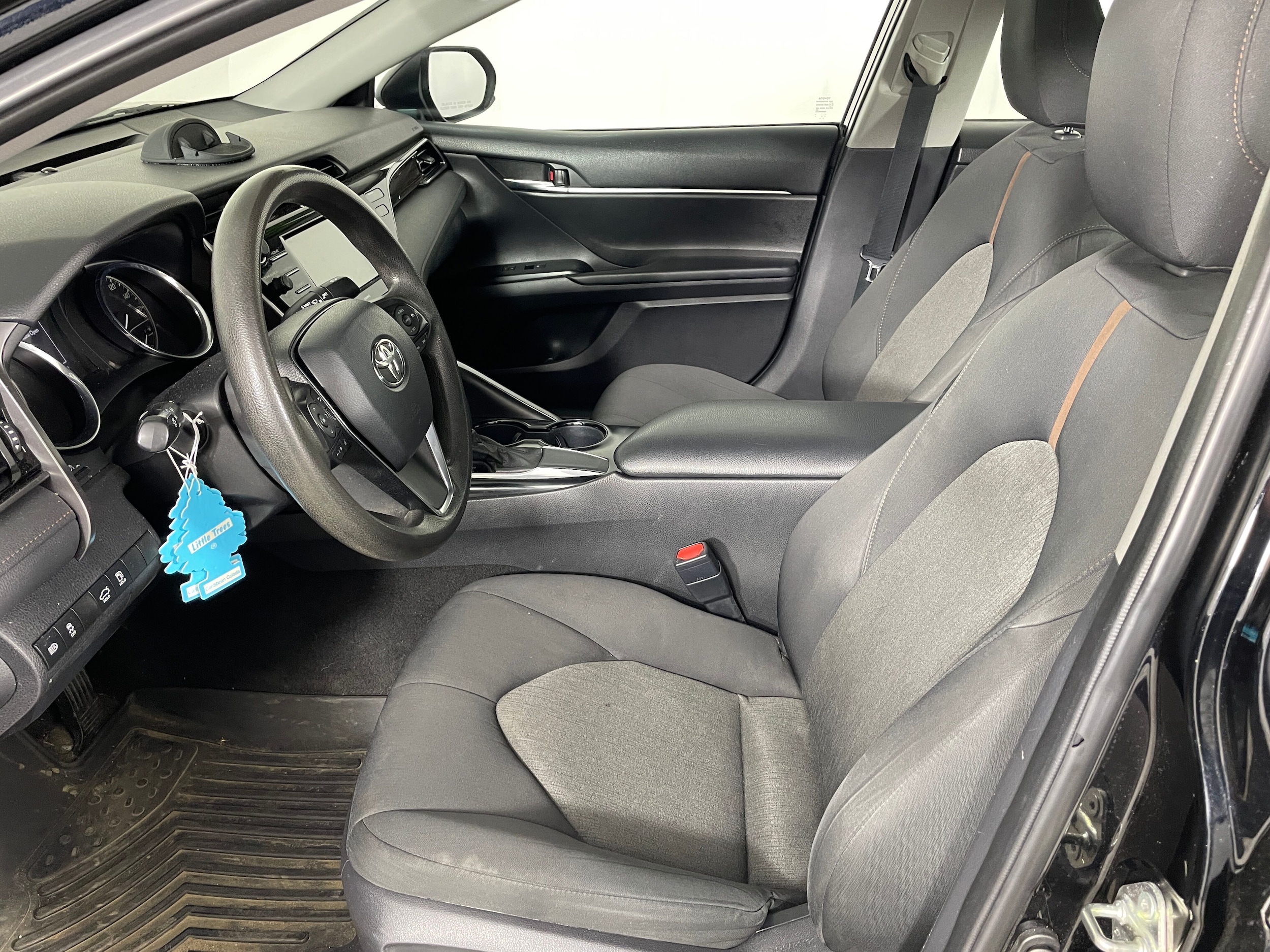 2020 Toyota Camry LE photo 2