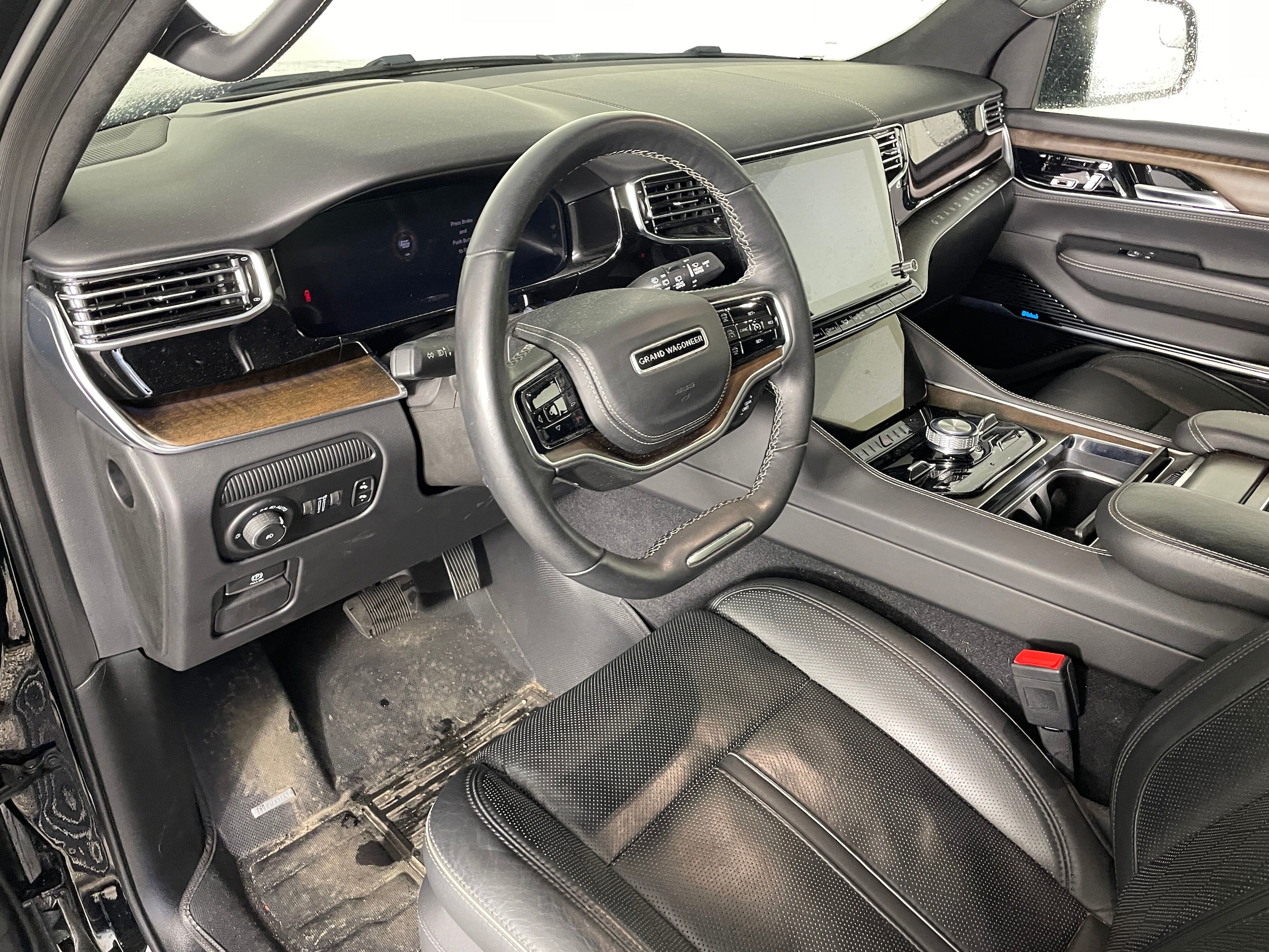 2023 Jeep Grand Wagoneer Series II photo 3