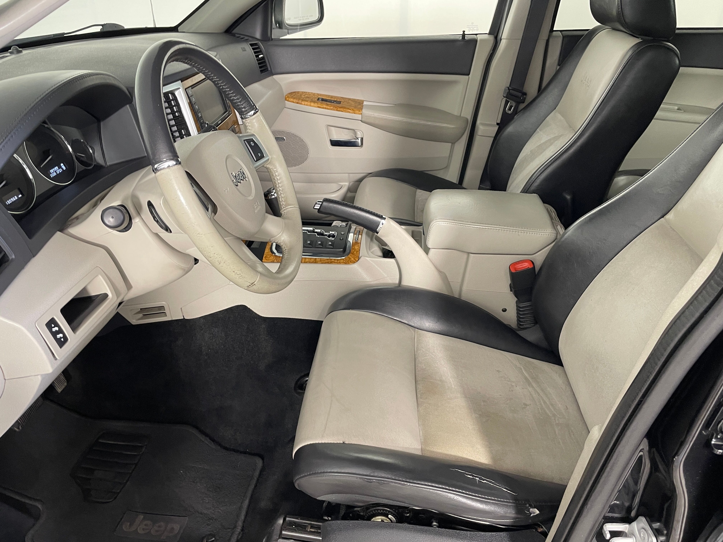 Used 2010 Jeep Grand Cherokee Limited with VIN 1J4RR5GTXAC129741 for sale in Bremerton, WA
