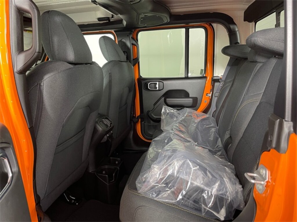 New 2025 Jeep Gladiator SPORT S 4X4 Pickup