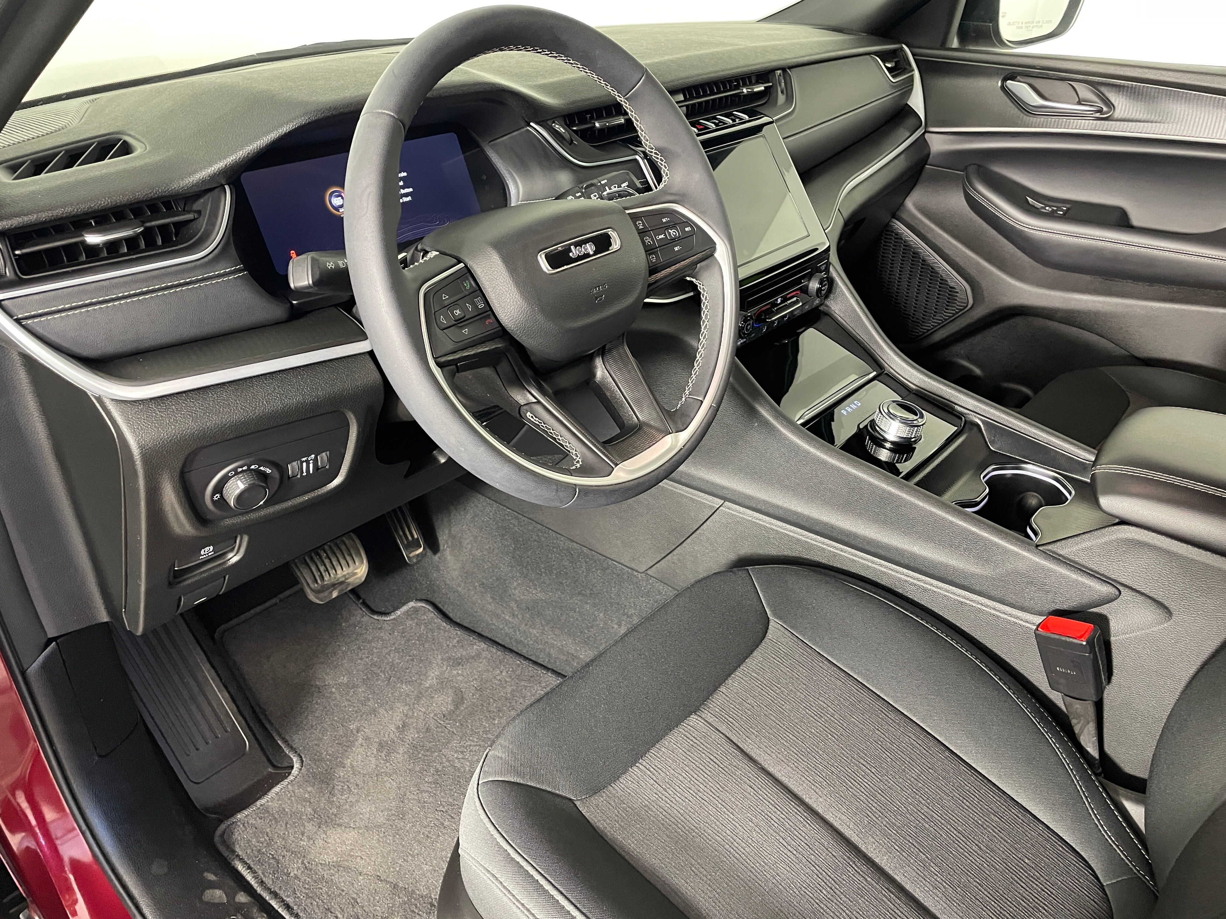 Certified 2025 Jeep Grand Cherokee L Laredo SUV