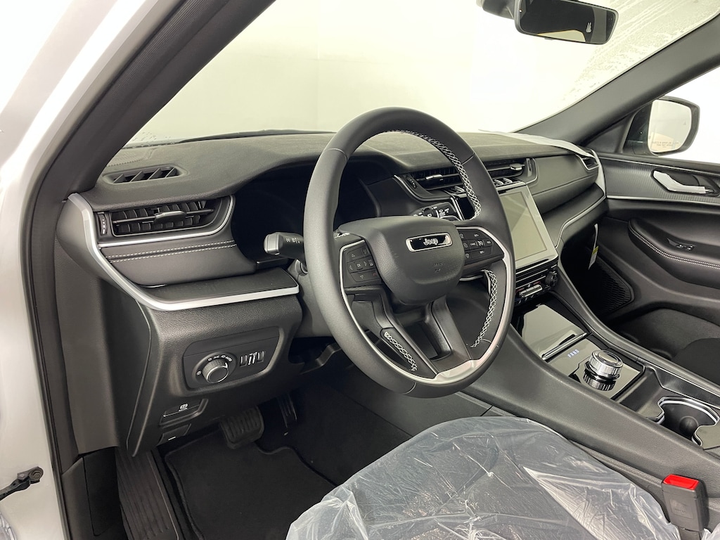 New 2025 Jeep Grand Cherokee L LAREDO 4X4 Sport Utility