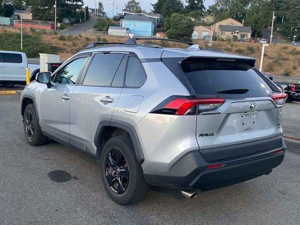 Used 2021 Toyota RAV4 XLE SUV