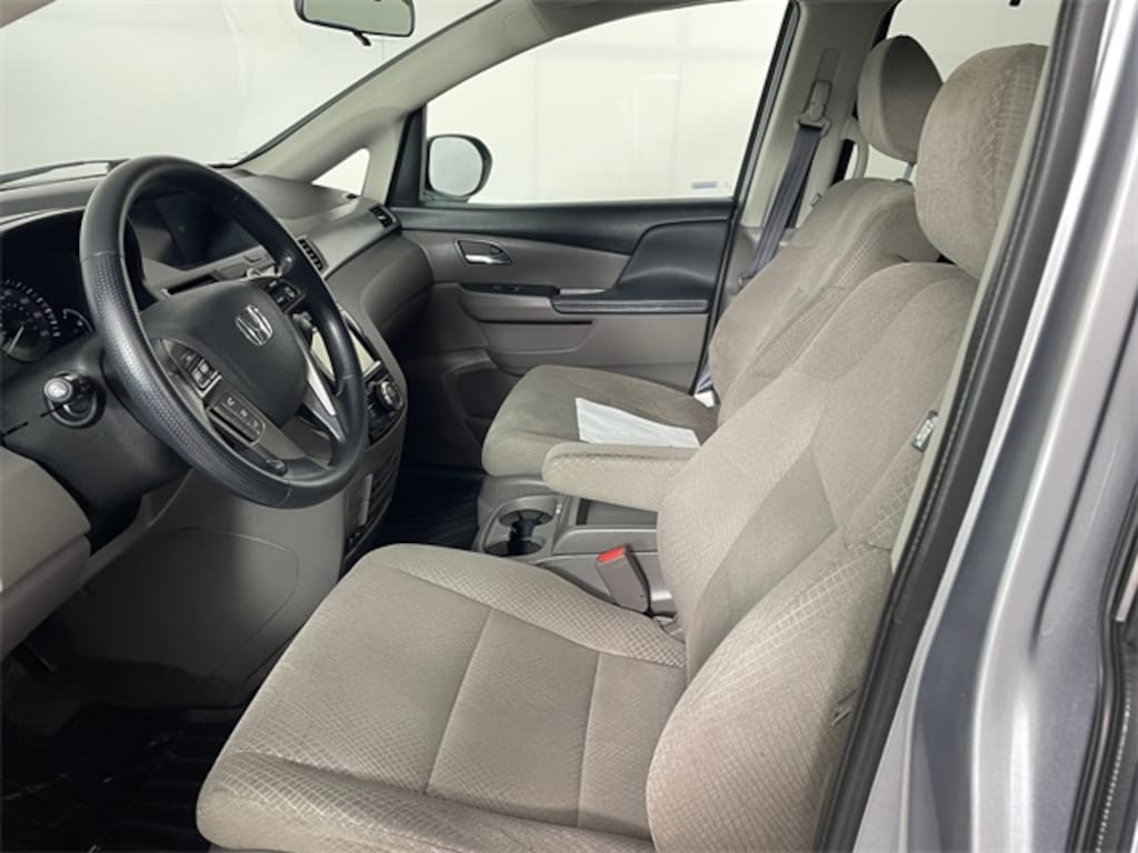 Used 2016 Honda Odyssey SE Van Passenger Van