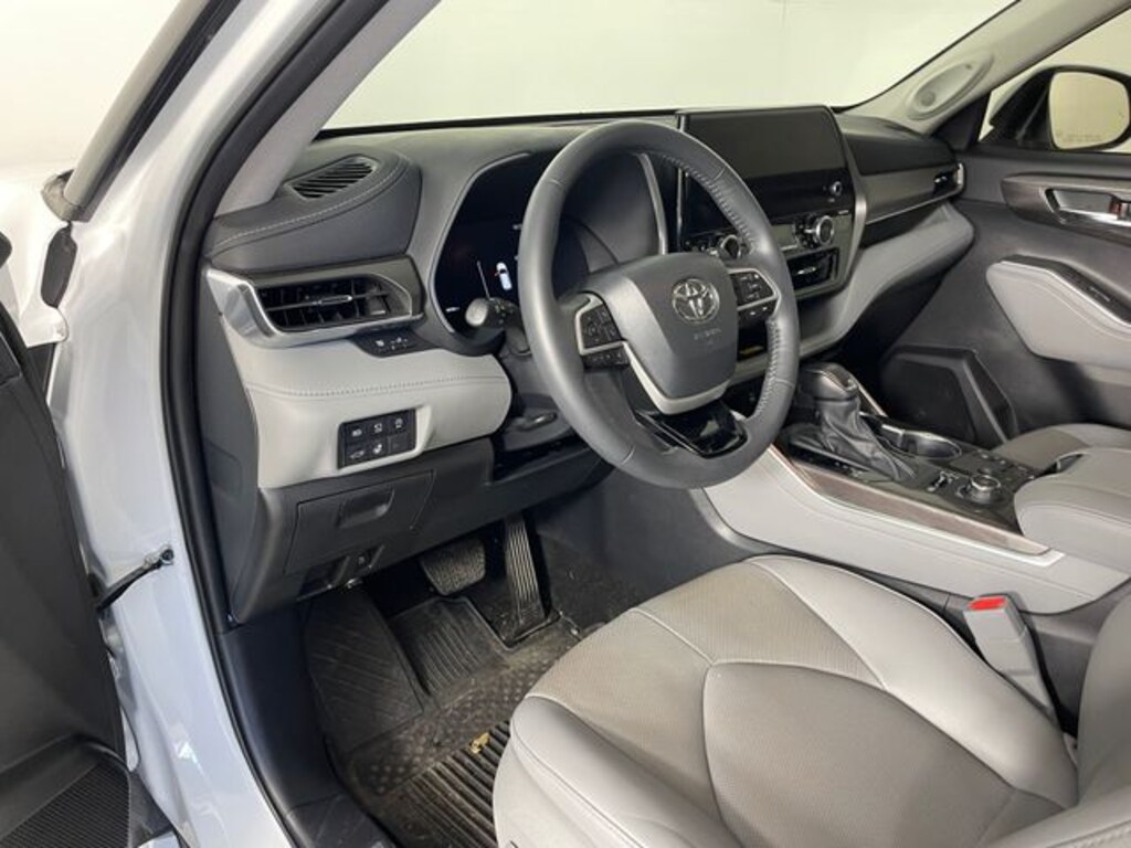 Used 2024 Toyota Highlander Limited SUV