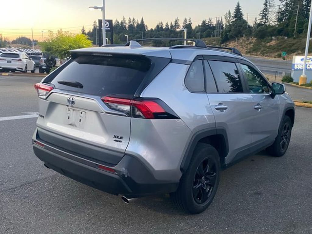 Used 2021 Toyota RAV4 XLE SUV