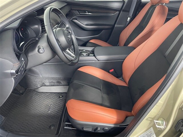 2024 Mazda Mazda3 Hatchback 2.5 Carbon Turbo photo 2