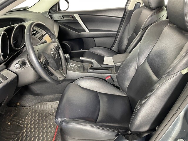 2013 Mazda Mazda3 Grand Touring Hatchback photo 2