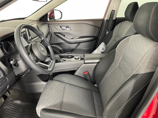 2021 Nissan Rogue SV photo 2