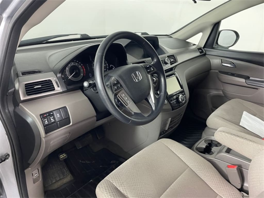 Used 2016 Honda Odyssey SE Van Passenger Van