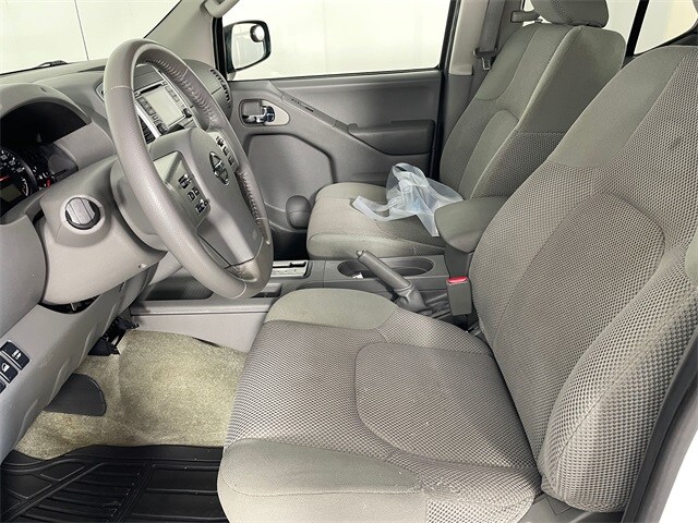 2016 Nissan Frontier SV photo 2