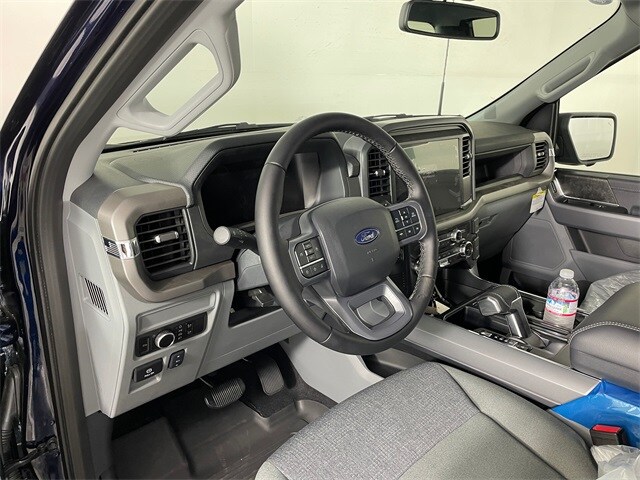 2025 Ford F-150 Lightning XLT photo 2