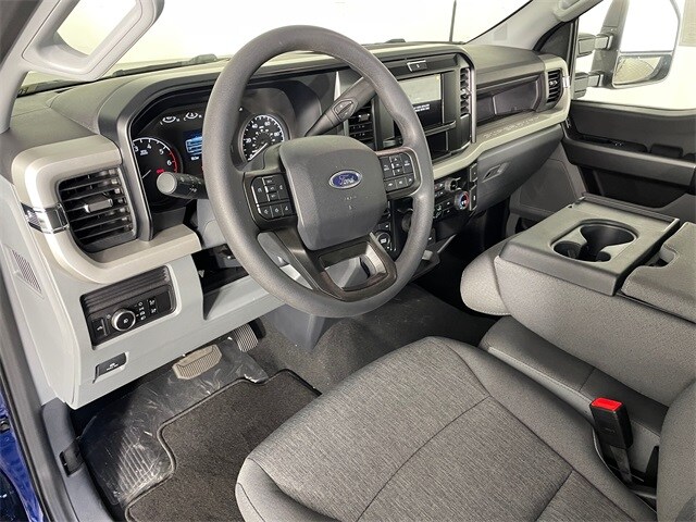 2026 Ford F-350 photo 2