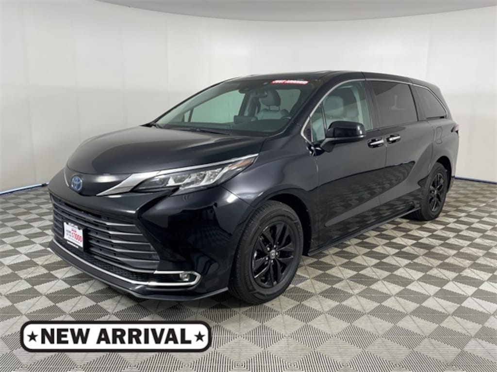 Used 2022 Toyota Sienna XLE Van Passenger Van