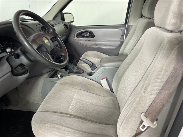 2005 Chevrolet Trailblazer LS photo 2