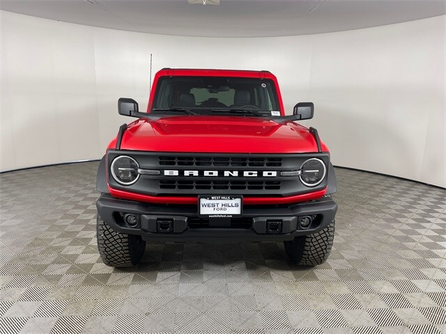 2024 Ford Bronco Black Diamond photo 2