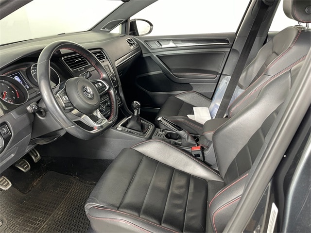 2016 Volkswagen Golf GTI photo 2