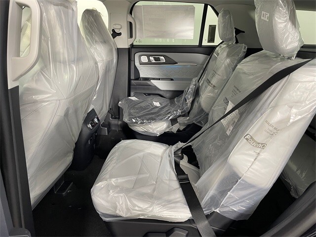 2025 Ford Explorer Platinum photo 3