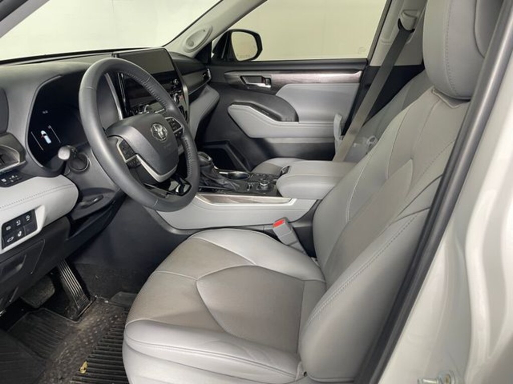 Used 2024 Toyota Highlander Limited SUV