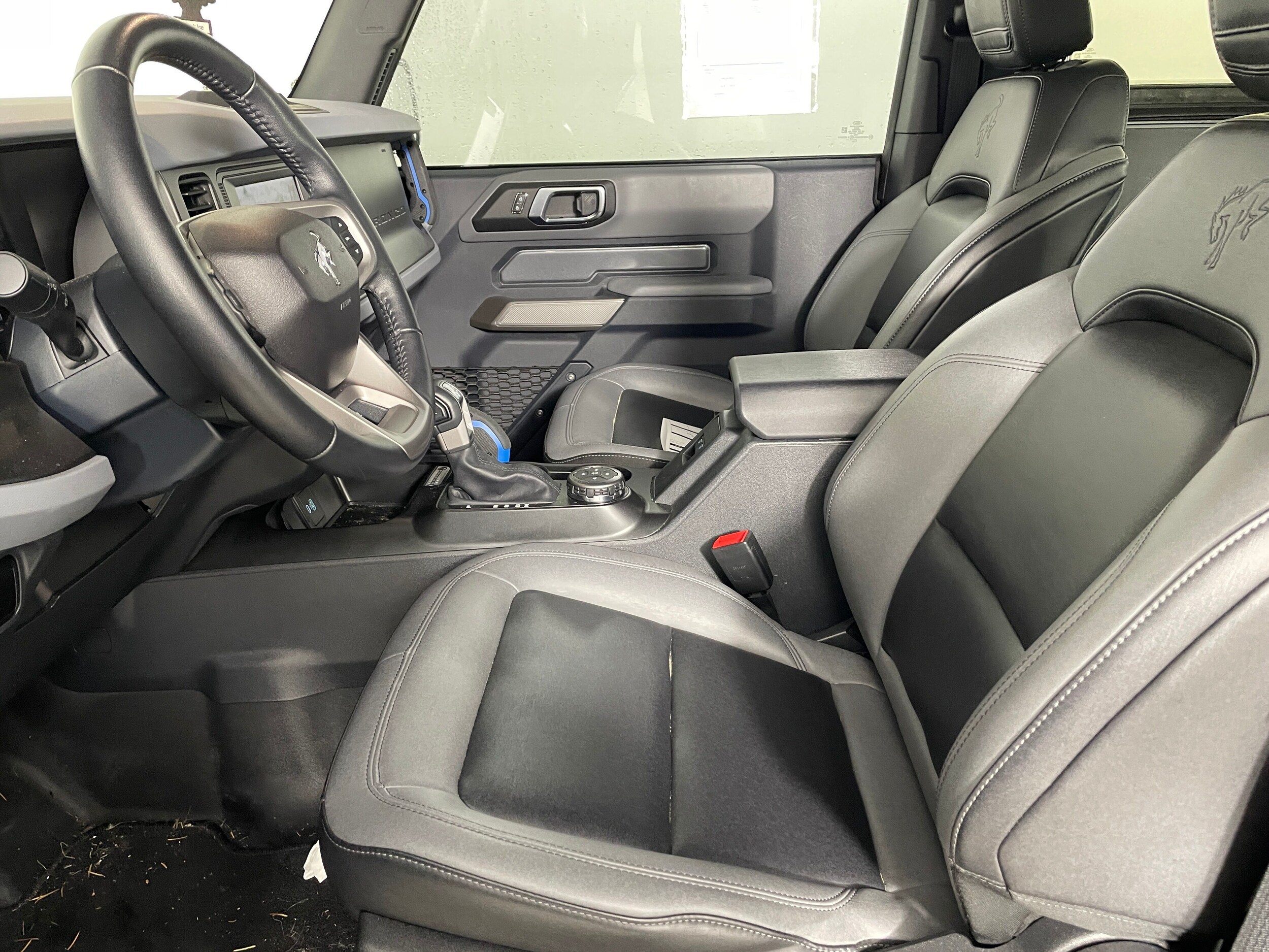 2023 Ford Bronco Outer Banks photo 2