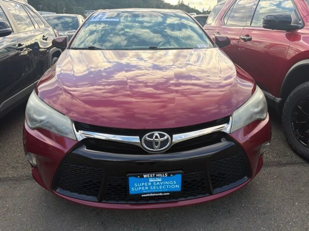 Used 2017 Toyota Camry SE Sedan