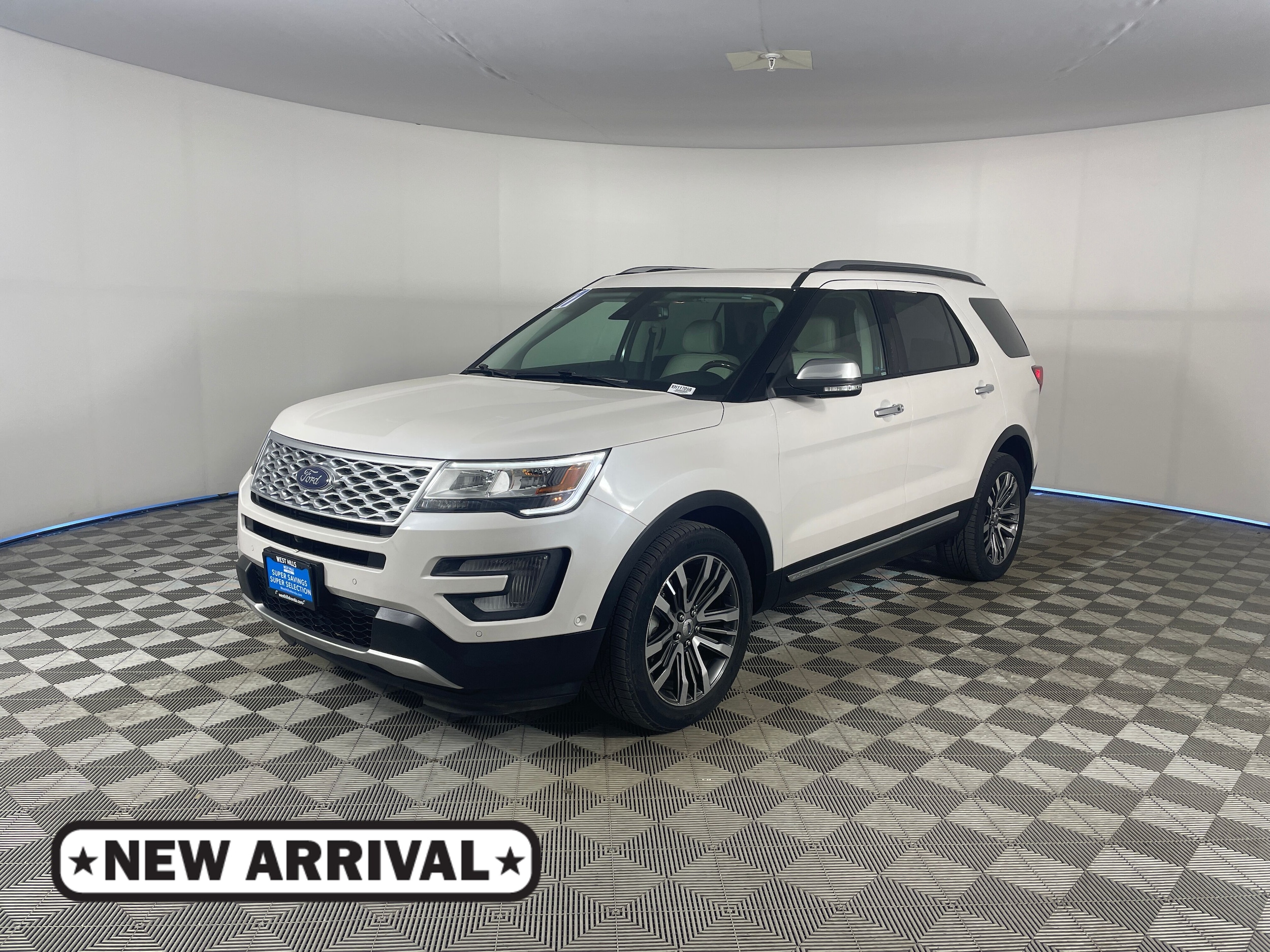 2017 Ford Explorer Platinum photo 1