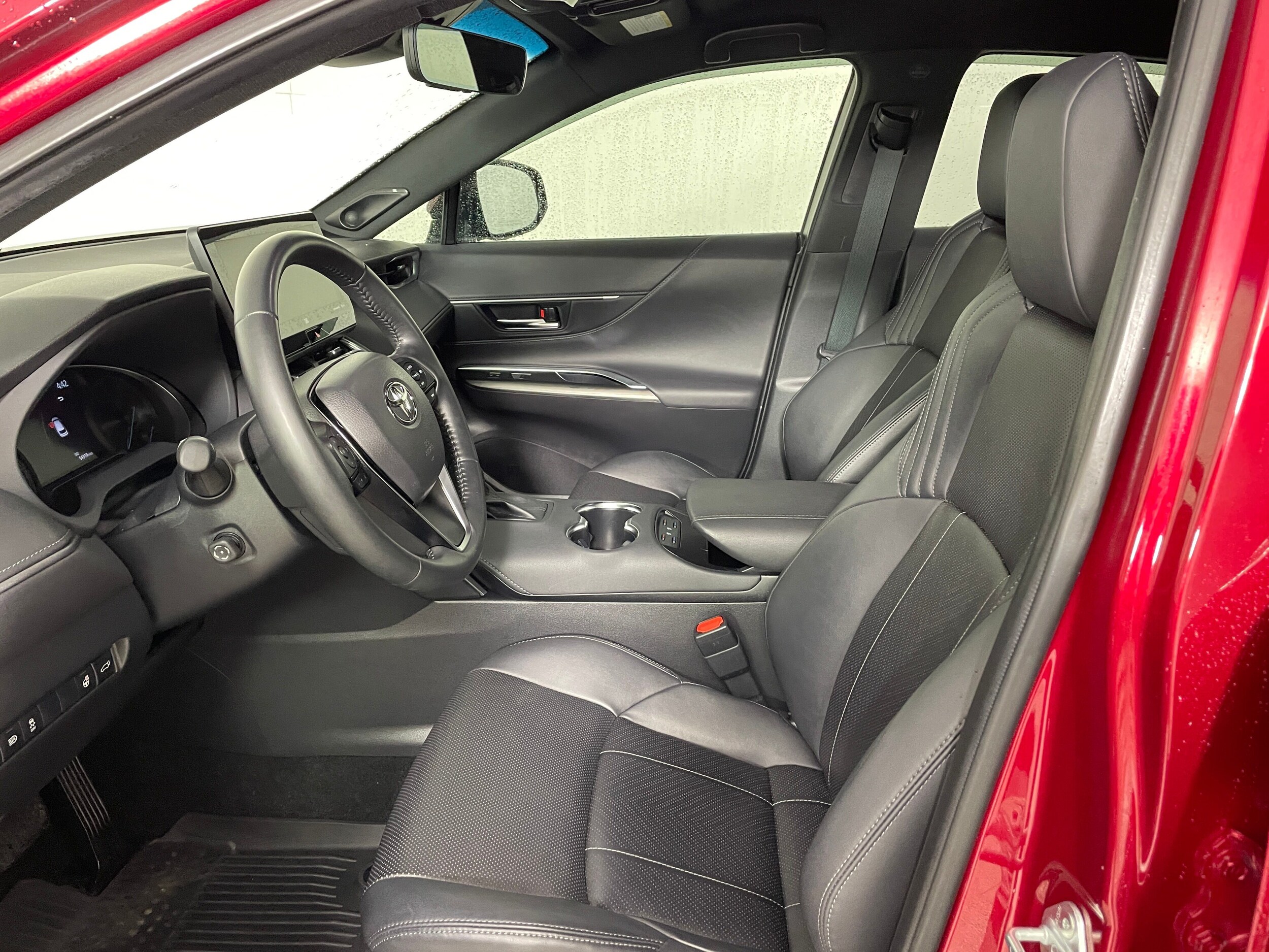 2021 Toyota Venza XLE photo 2