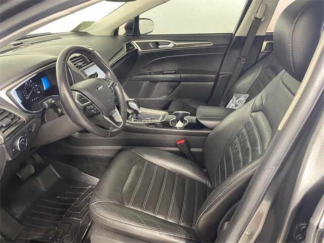 2015 Ford Fusion Hybrid SE photo 2