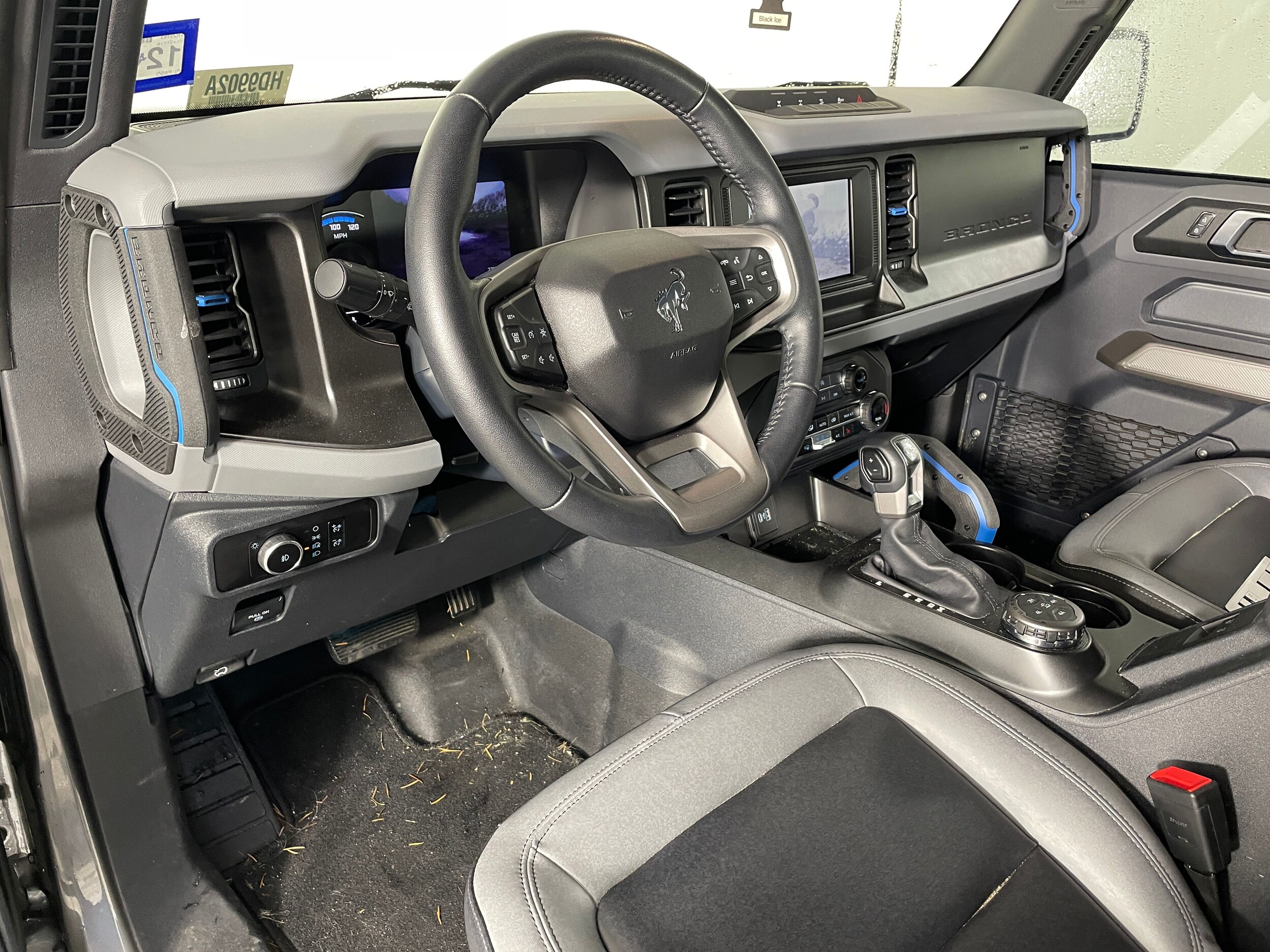 2023 Ford Bronco Outer Banks photo 3