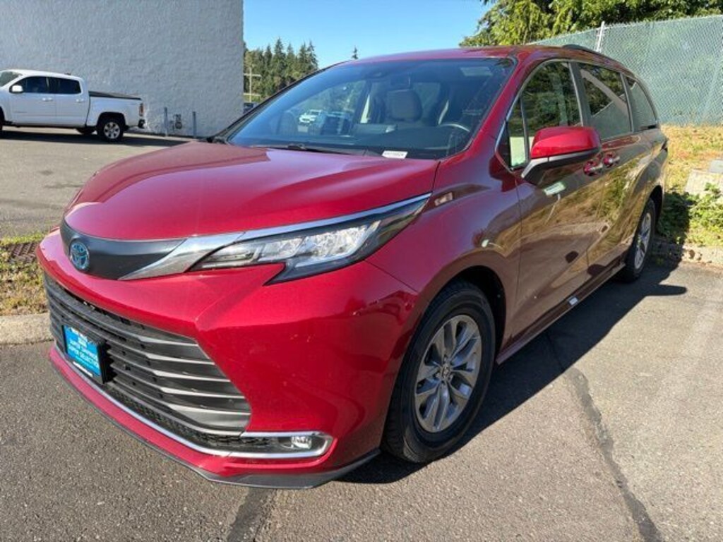 Used 2022 Toyota Sienna XLE 8 Passenger Van Passenger Van