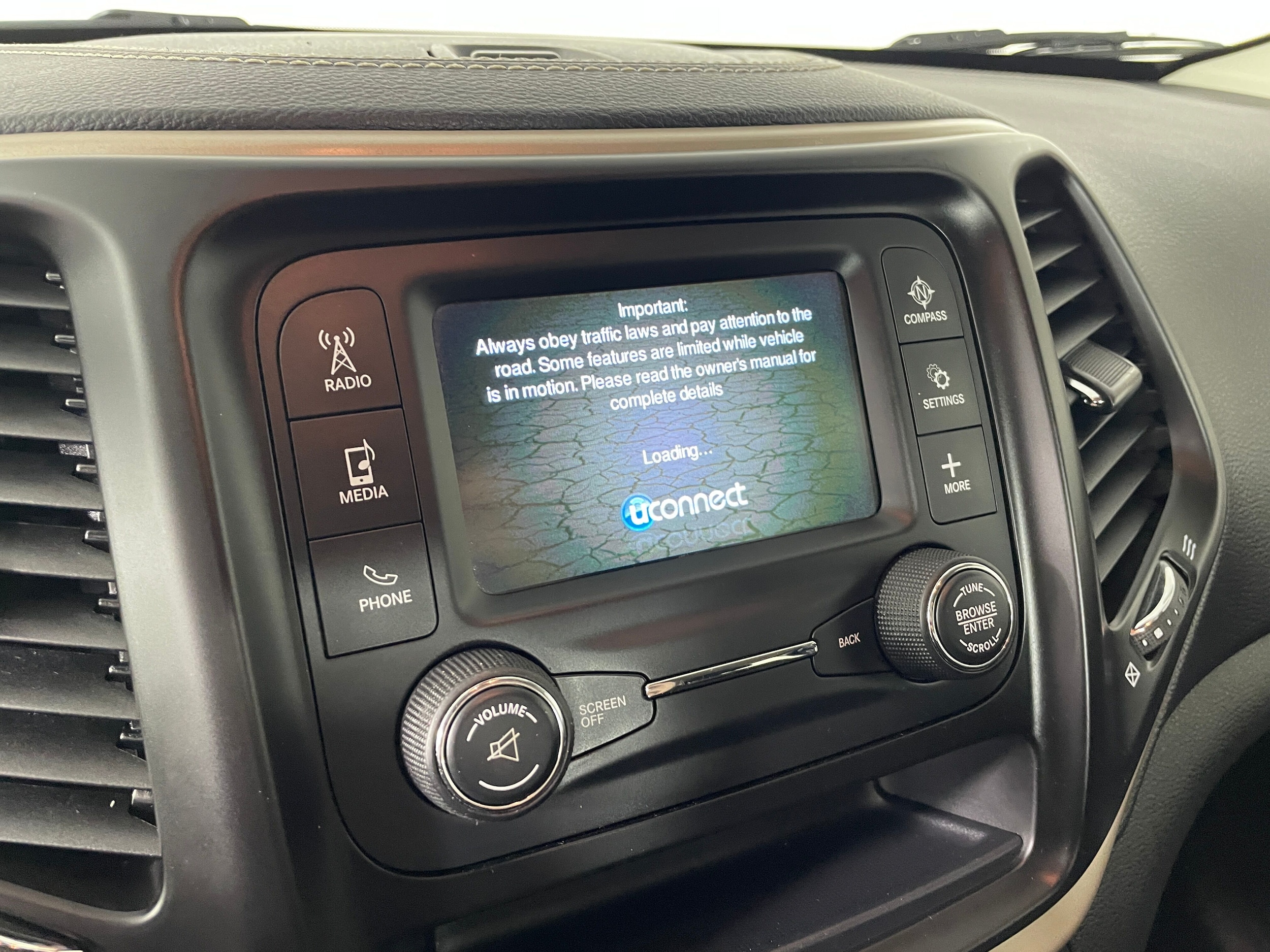 2015 Jeep Cherokee Sport FWD photo 6