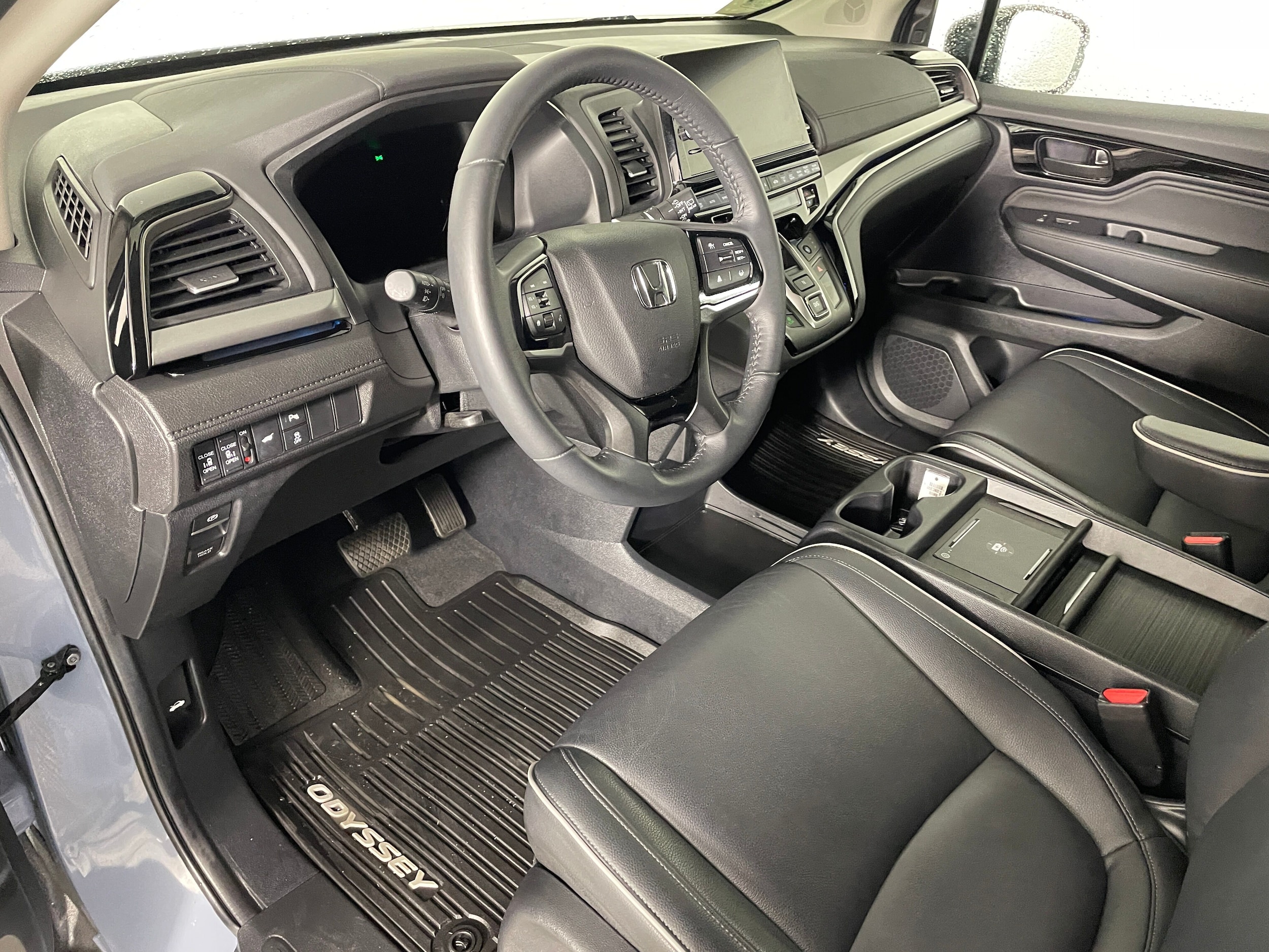 2025 Honda Odyssey Touring photo 3