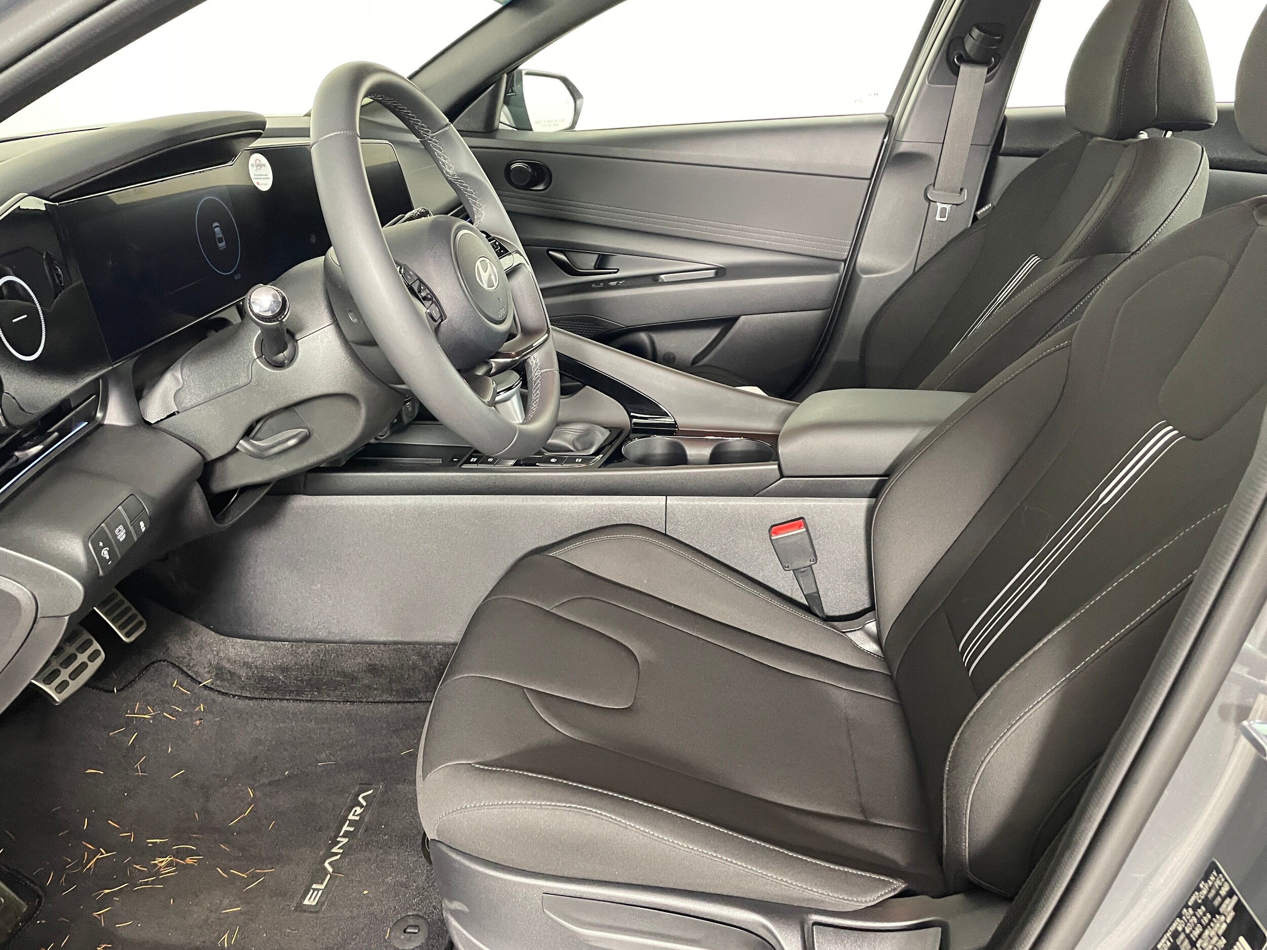 2025 Hyundai Elantra Hybrid SEL Sport photo 2