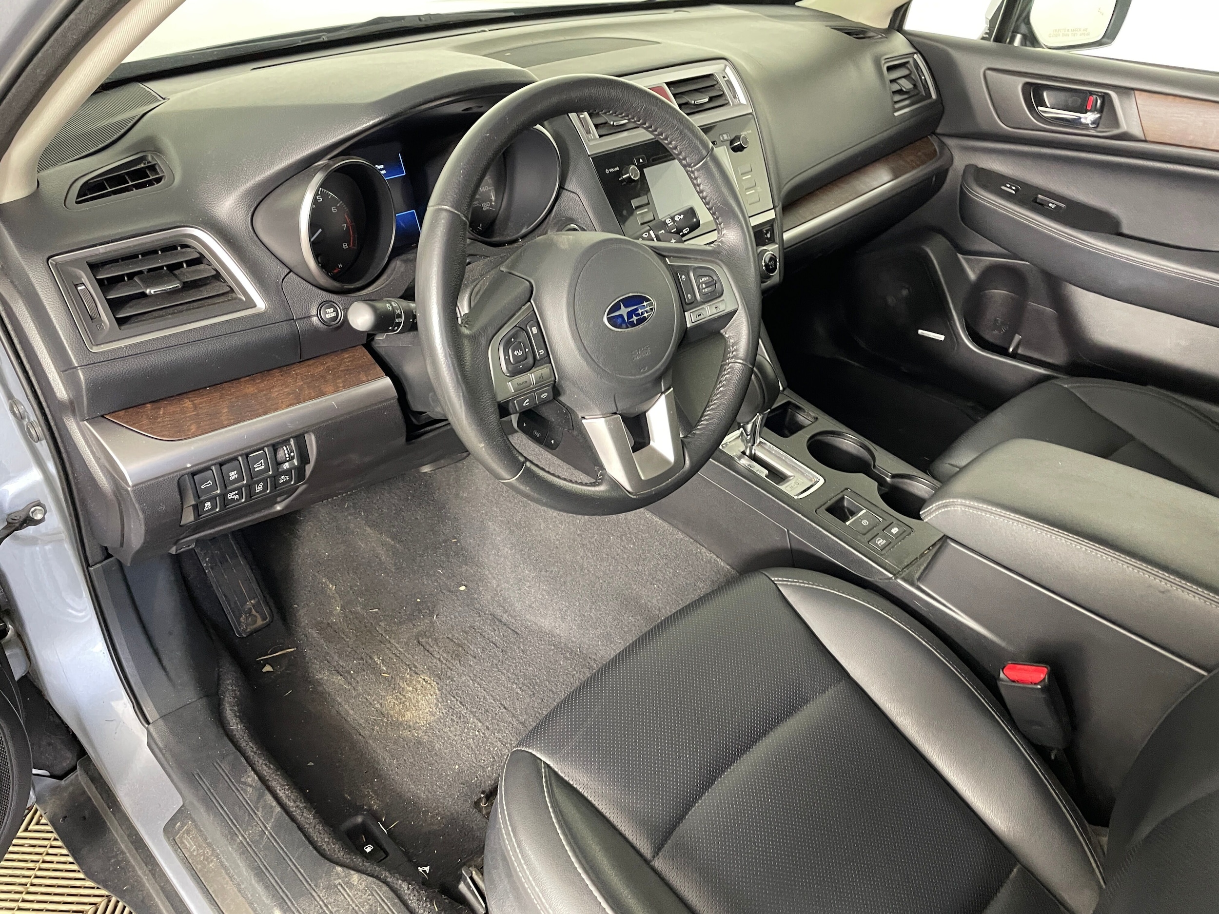 2017 Subaru Outback 3.6R Limited with photo 3