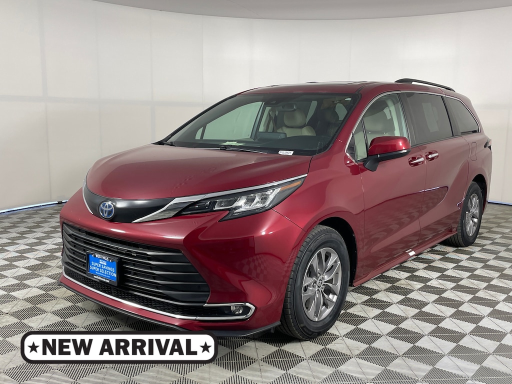 Used 2022 Toyota Sienna XLE 8 Passenger Van Passenger Van