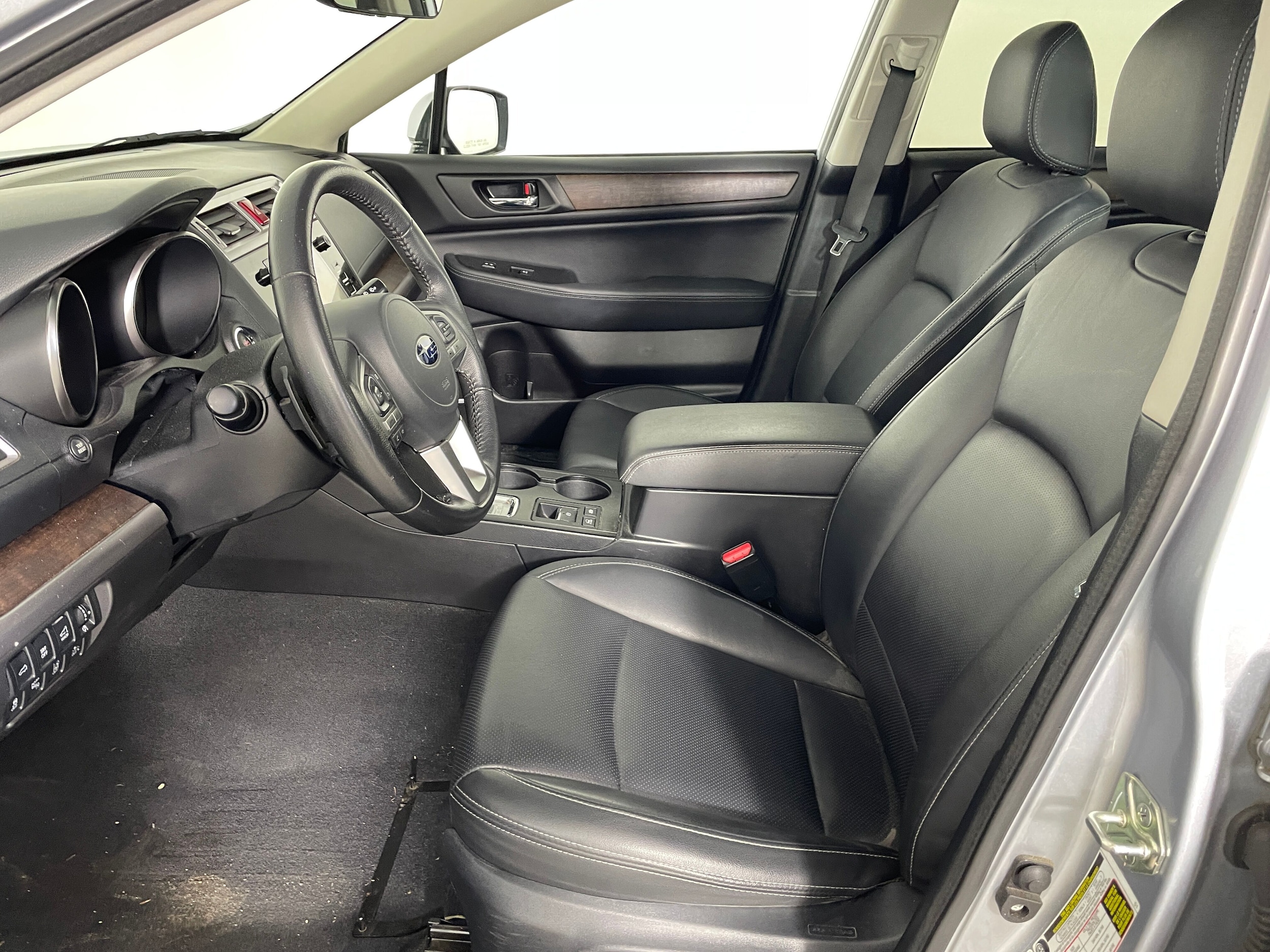 2017 Subaru Outback 3.6R Limited with photo 2