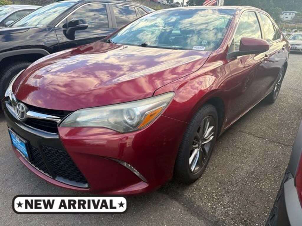 Used 2017 Toyota Camry SE Sedan
