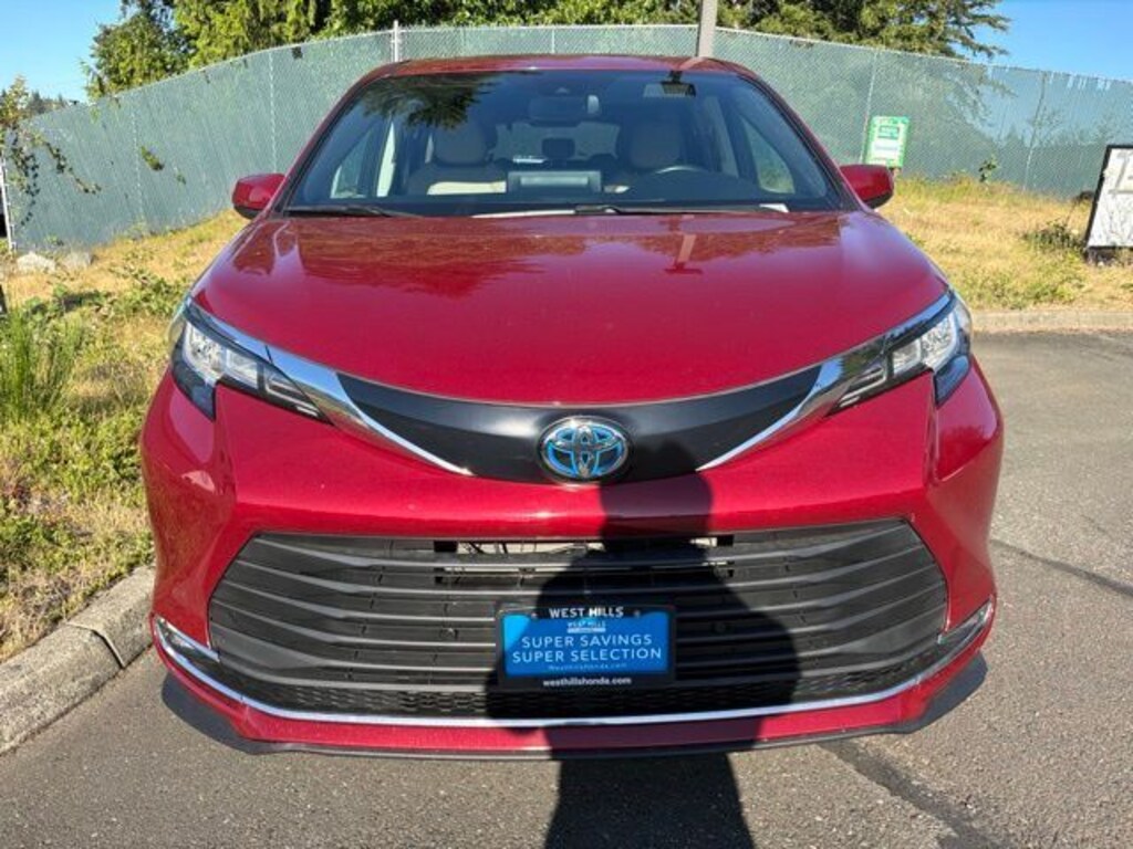 Used 2022 Toyota Sienna XLE 8 Passenger Van Passenger Van