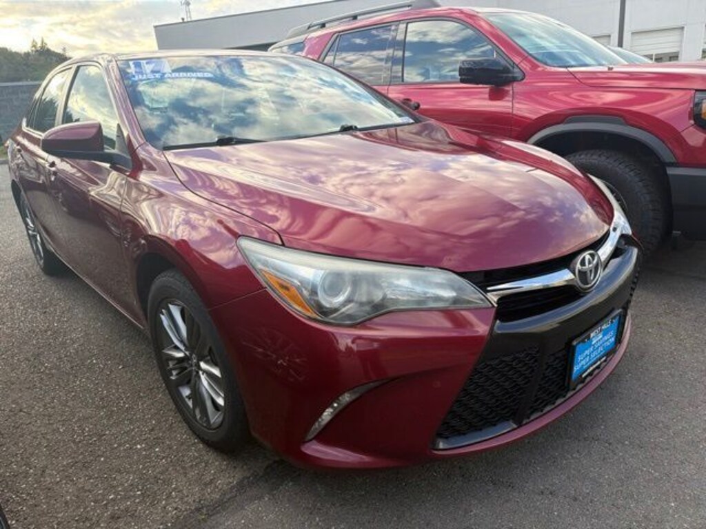 Used 2017 Toyota Camry SE Sedan