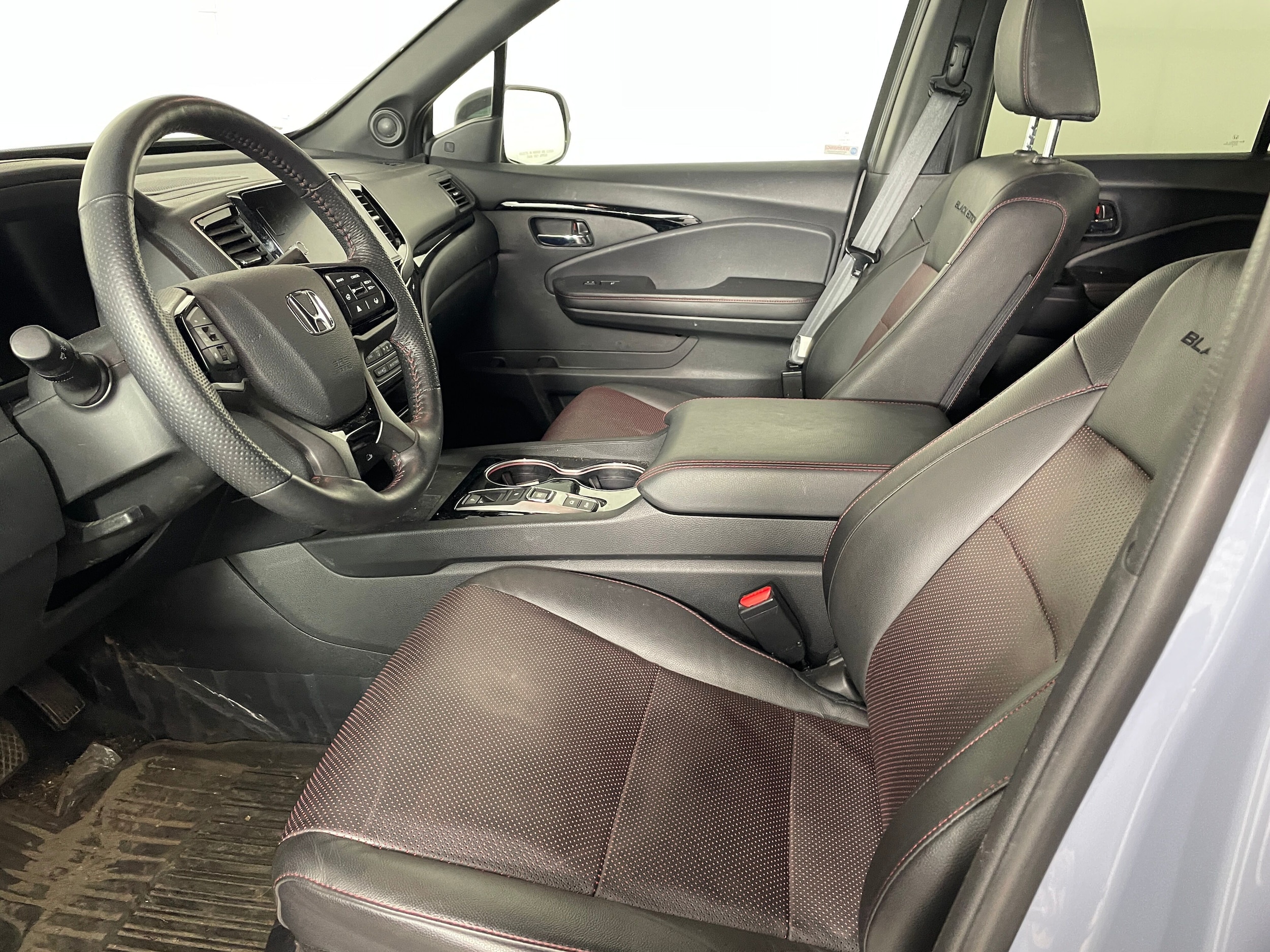 2024 Honda Ridgeline Black Edition photo 2