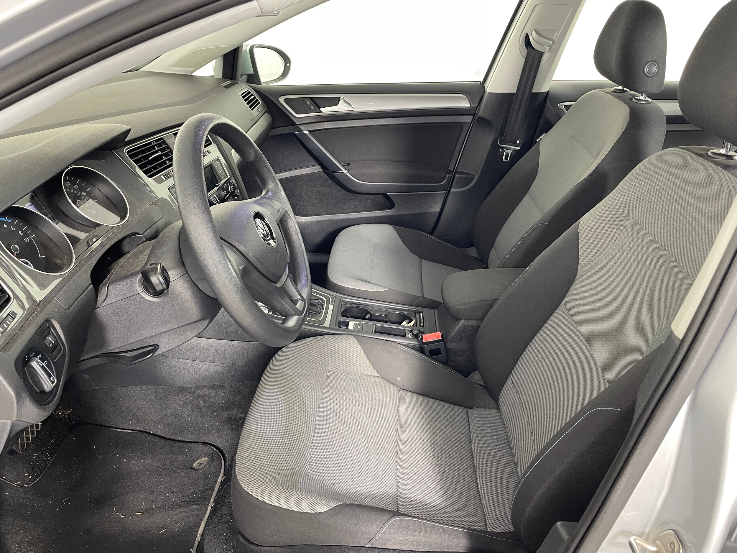 2016 Volkswagen e-Golf SE photo 2